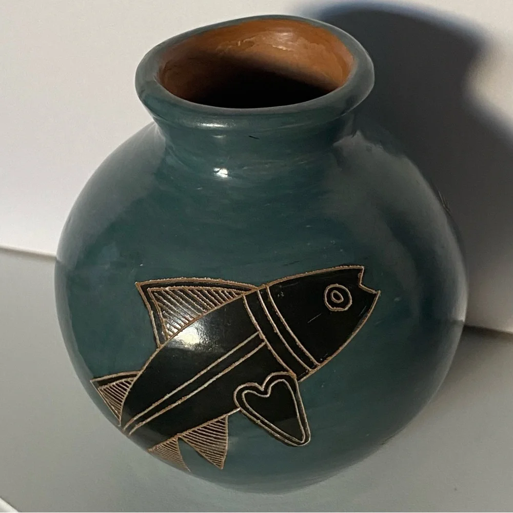 Nicaraguan Pottery Vase Hand Etched Fish Folk Art Blue Black 4” Tall Hand Made